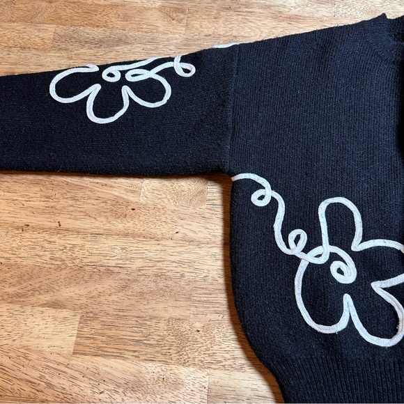 Debut Black Floral Detail Statement Knit Pullover Sweater Size Small - Picture 5 of 10
